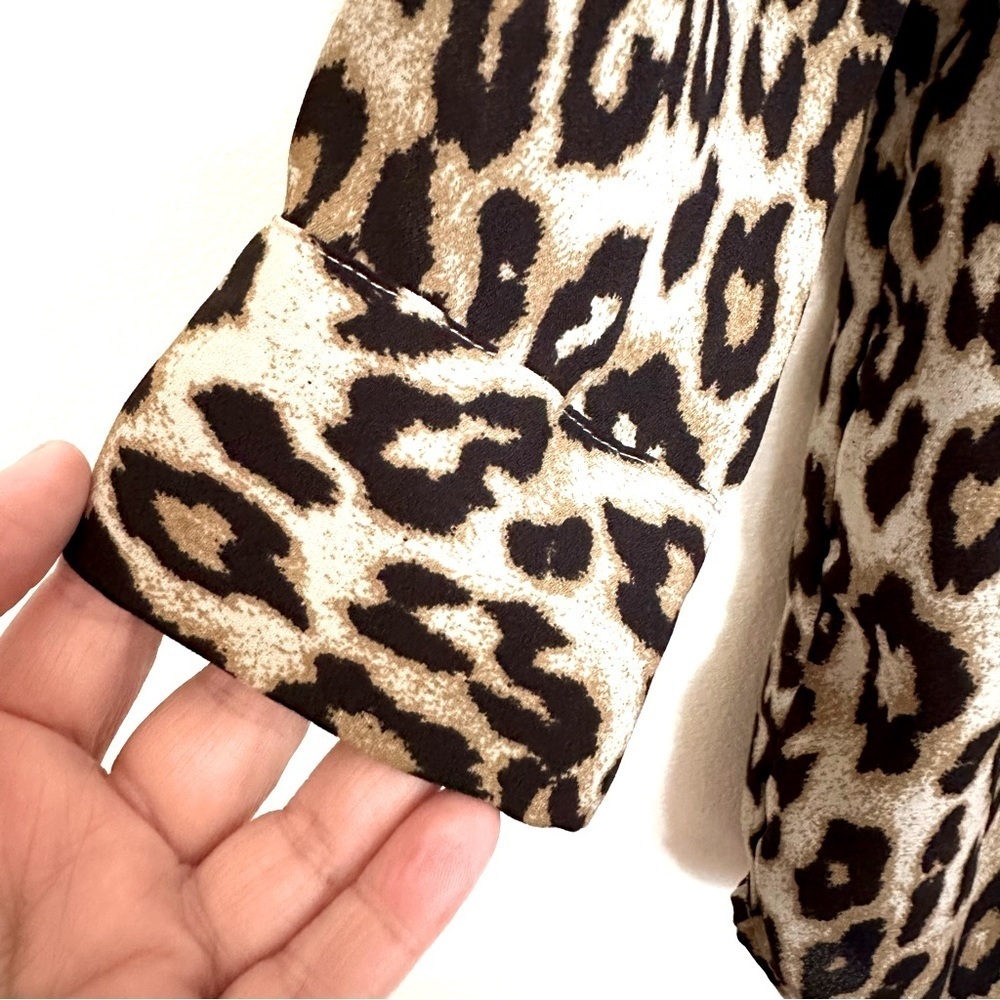 Banana Republic Elegant Blouse in Classic Cheetah Print Size Small - Picture 5 of 11